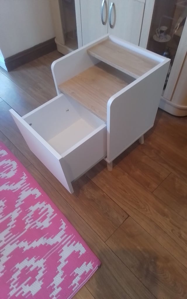 BEDSIDE DRAWER/TABLE 