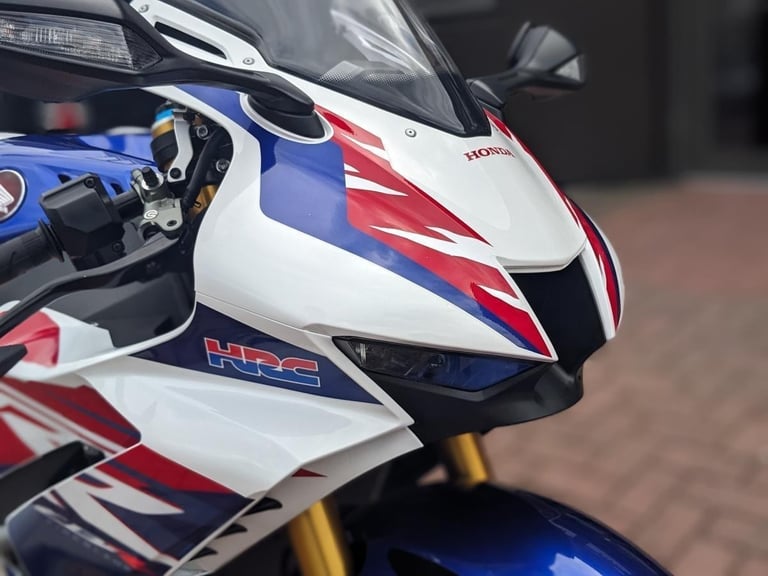 HONDA CBR1000RR-R FIREBLADE SP 30TH ANNIVERSARY 2022 - 2X AKRAPOVICS - EXTRAS