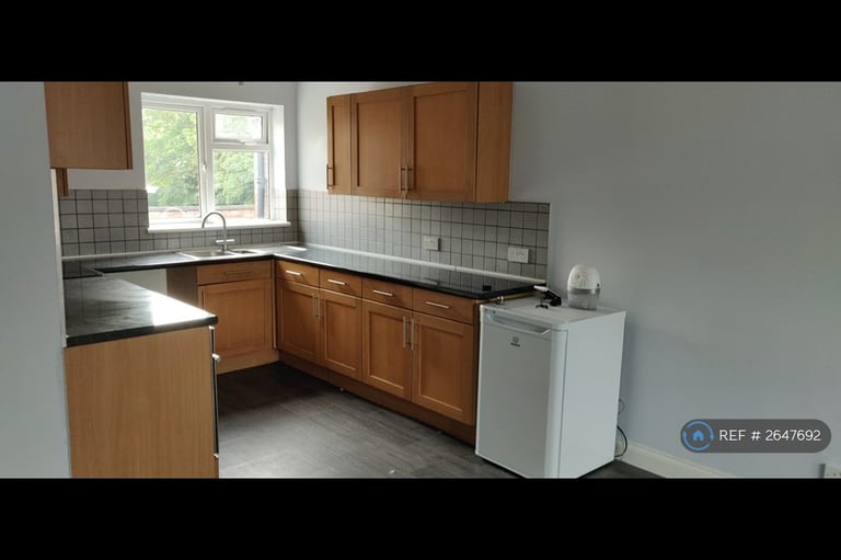 image for 2 bedroom flat in Brittany Court, Dunstable, LU6 (2 bed) (#2647692)