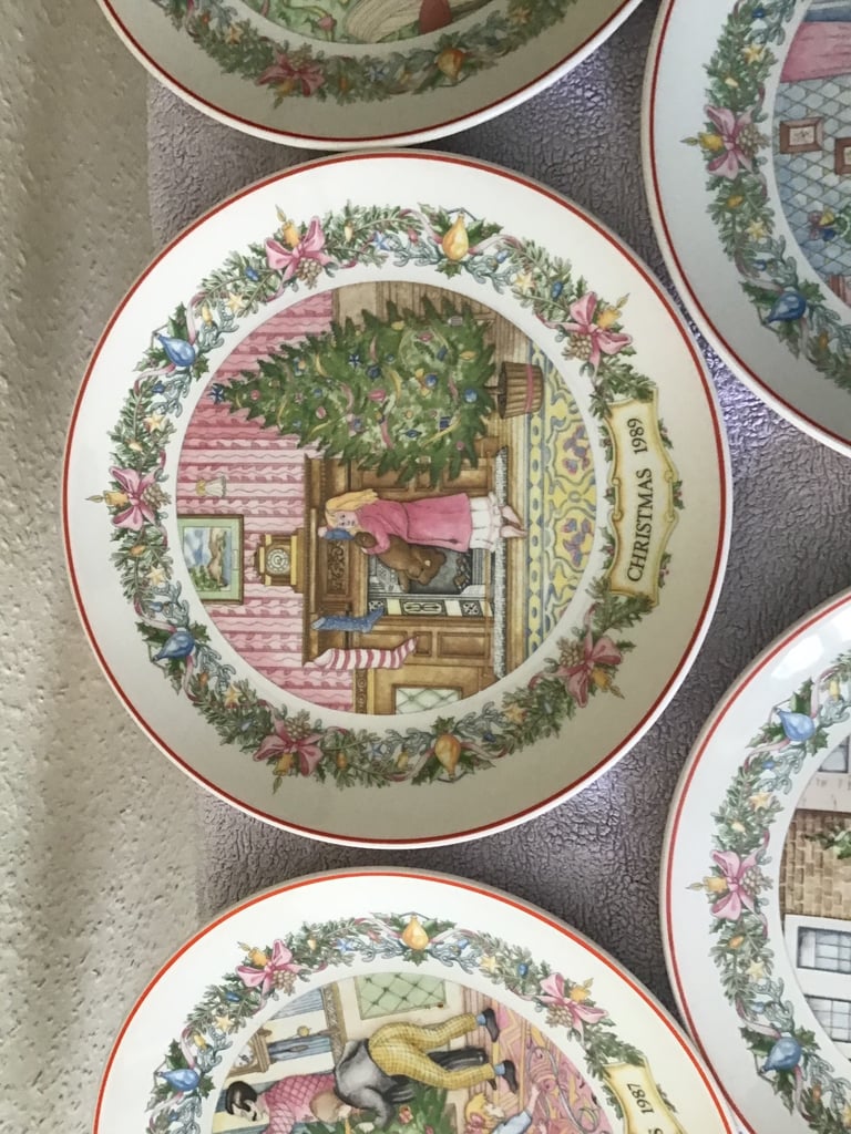 WEDGWOOD VINTAGE CHRISTMAS TRADITIONS PLATES