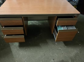  Desk in excellent condition
