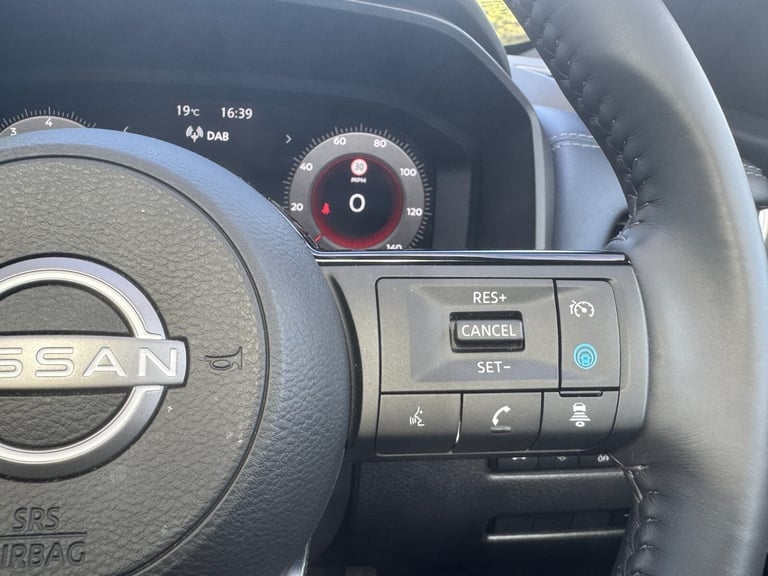 2023 Nissan Qashqai 1.3 DiG-T MH Tekna 5dr Hatchback Petrol Manual