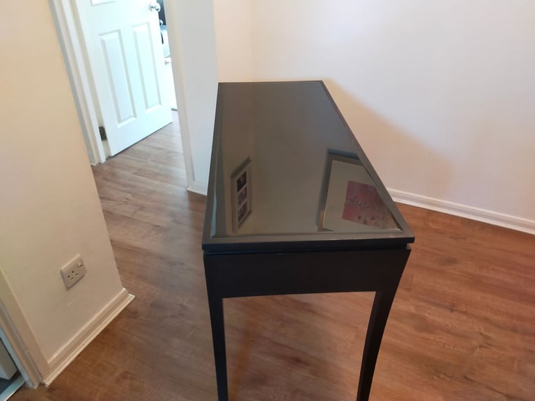 Bedroom dressing table 