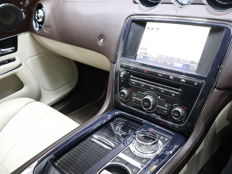 2010 Jaguar XJ 3.0d V6 Portfolio 4dr Auto SALOON DIESEL Automatic