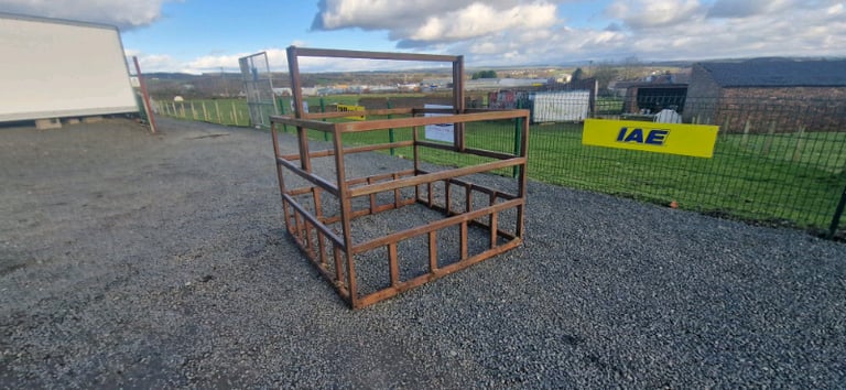 Heavy duty sheep round bale box feeder farm livestock tractor 