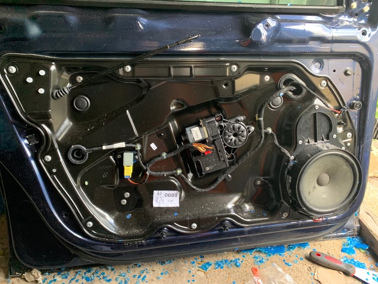 Volkswagen Passat b7 front door LH5X paint code 