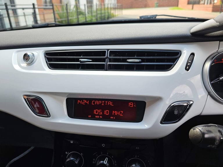 2010 Citroen DS3 1.6 HDi Black 3dr HATCHBACK DIESEL Manual