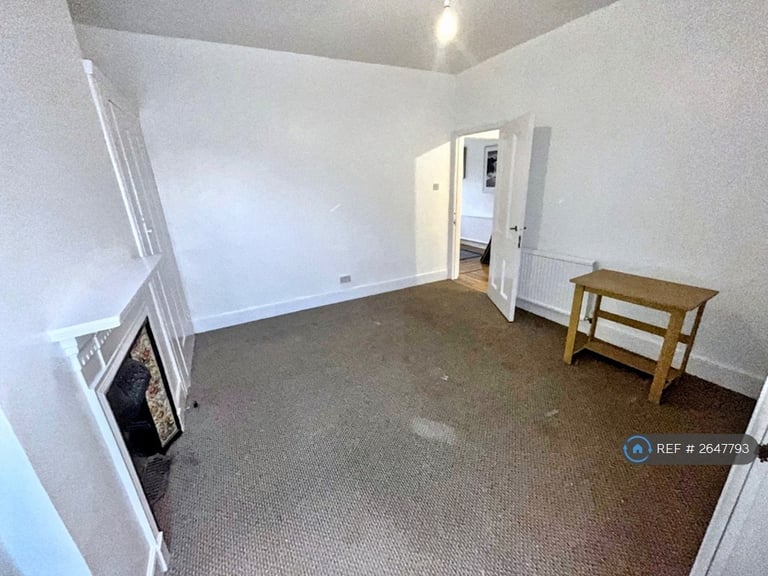 3 bedroom flat in Telford Avenue, London, SW2 (3 bed) (#2647793)