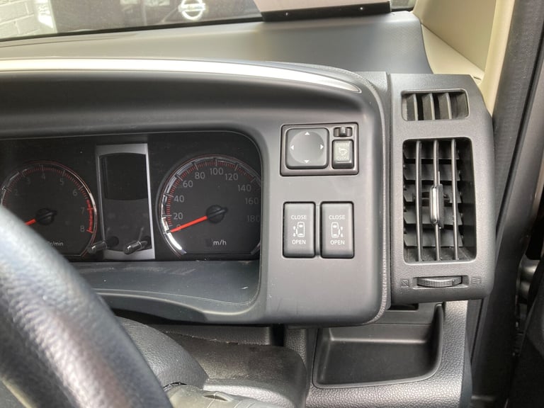 2010 Nissan Serena 2.0 PETROL AUTOMATIC 8 SEATER VERY LOW MILES ULEZ COMPLIANT