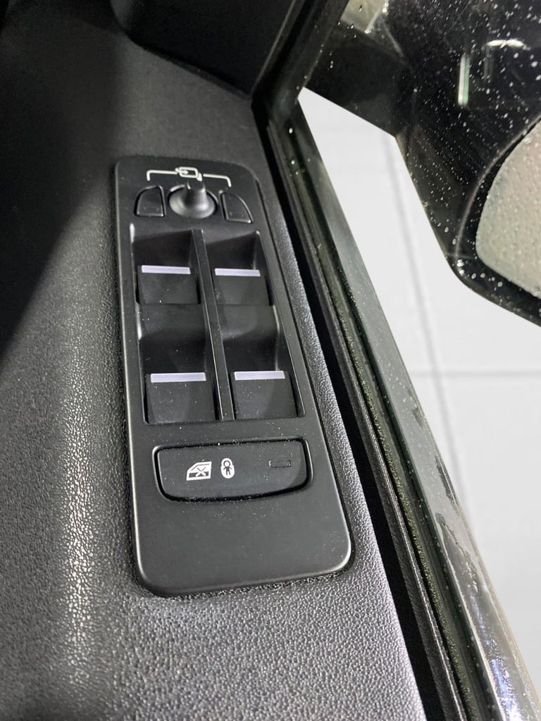 2019 Land Rover Discovery Sport 2.0 SD4 HSE LUXURY 5d 238 BHP Estate Diesel Automatic