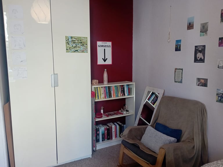 Room in 3-bedroom flat in Newington!