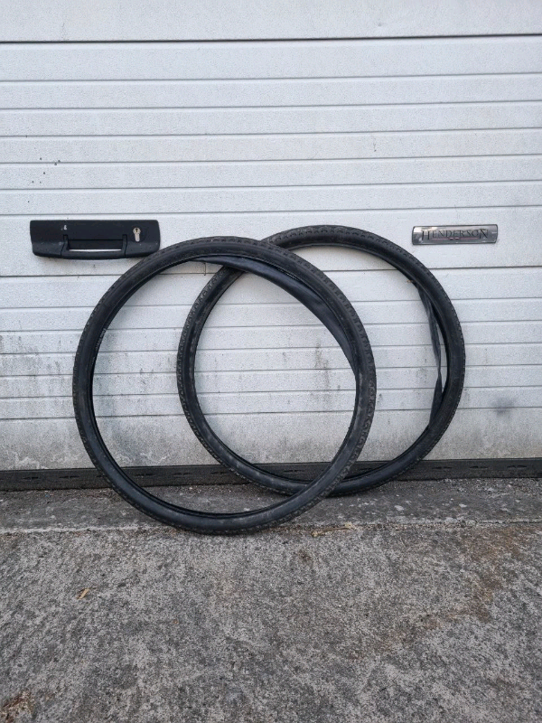 Two tires and two inner tubes 700×45c 28"