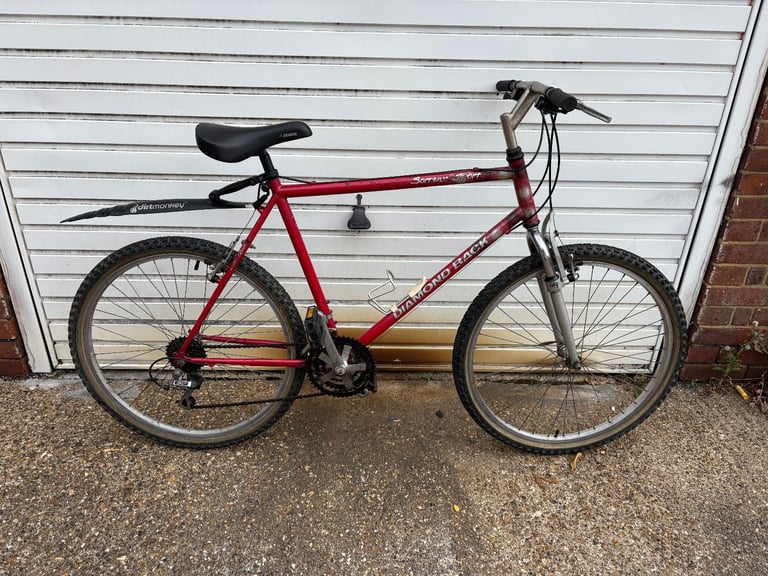 image for MAN OR LADIES BIKE DIAMONDBACK  26in wheels 7x3 gears 22in frame serviced £85