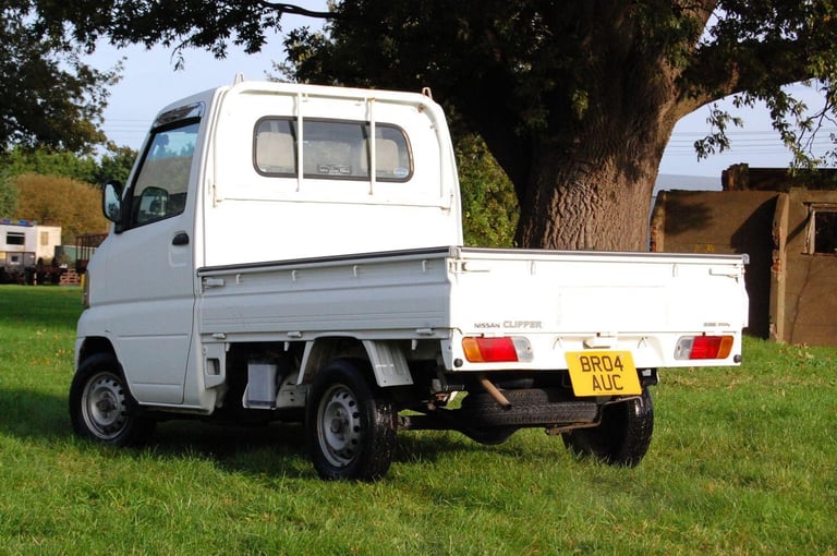 NISSAN CLIPPER 650CC 2WD 200404 Petrol Manual in White