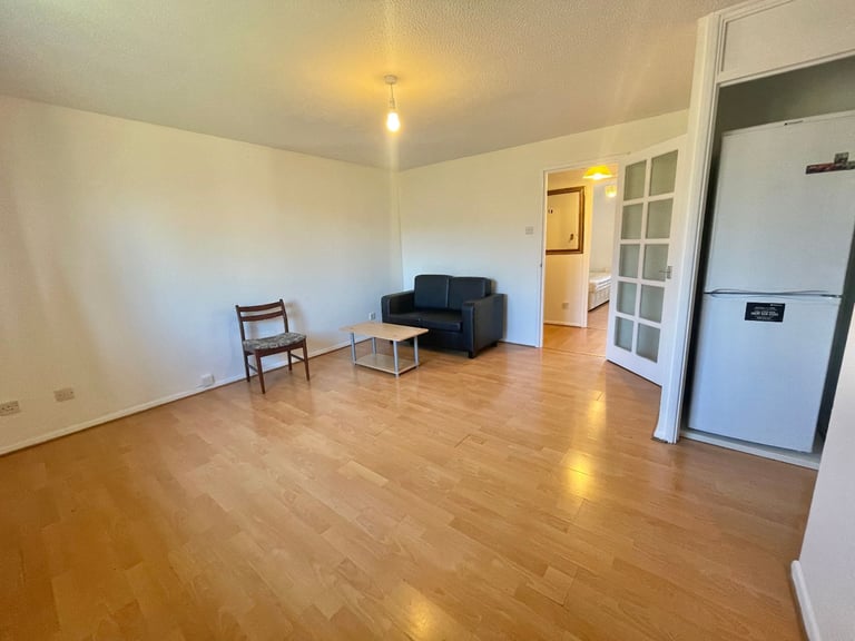 2 bed flat to rent -  Dehavilland Close, Northolt UB5