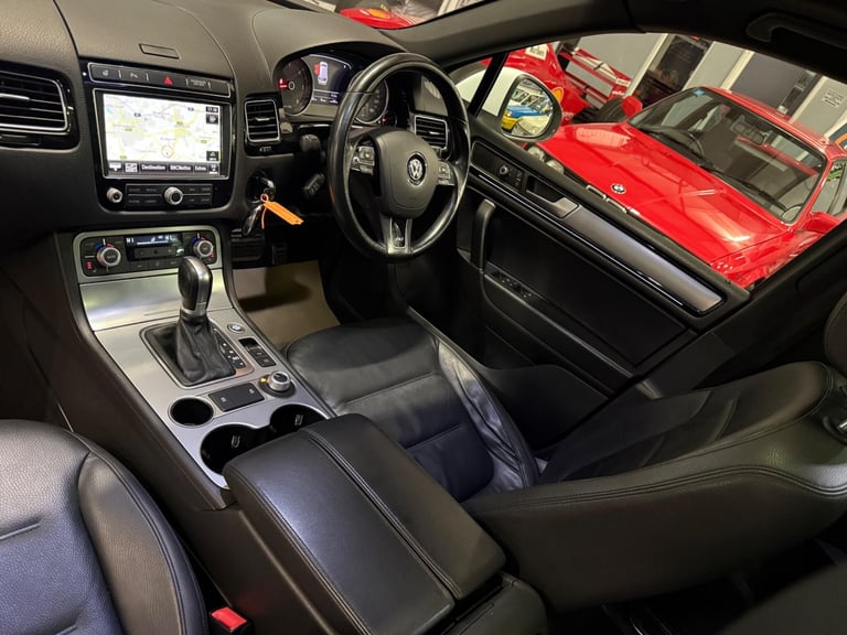 2014 Volkswagen Touareg 3.0 TDI V6 BlueMotion Tech R-Line Tiptronic 4WD Euro 6 (s/s) 5dr ESTATE D...