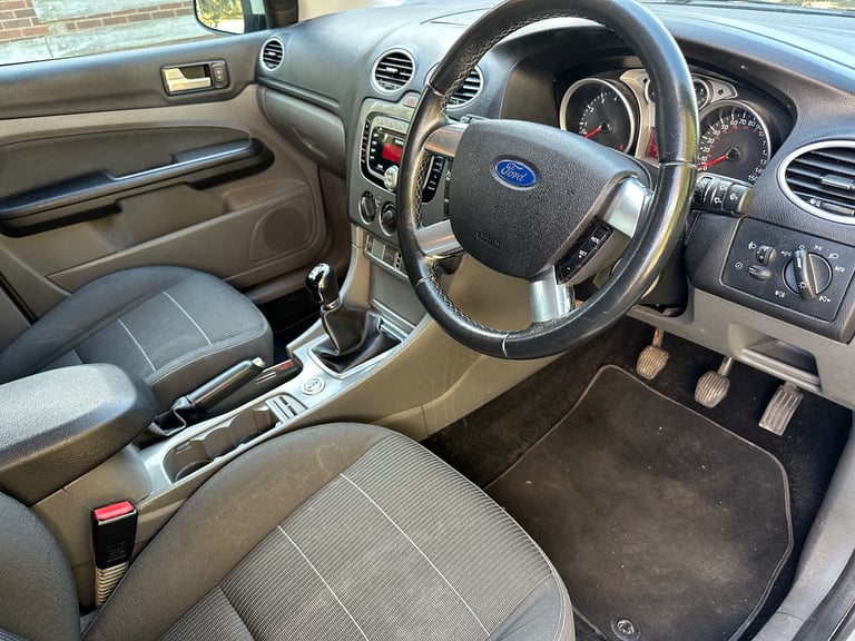 FORD FOCUS TITANIUM Hatchback, 2010, Manual, 1596 (cc), 5 doors
