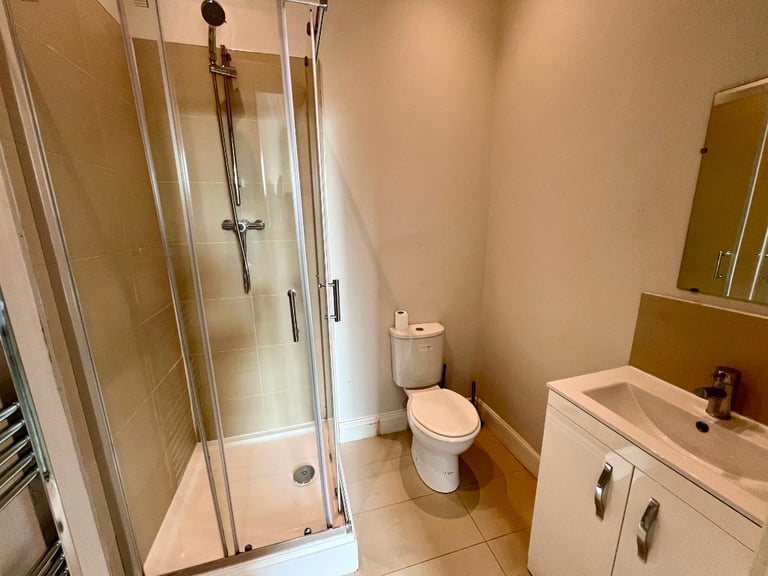 5 bedroom flat in Thirlestane Road, Marchmont, Edinburgh, EH9 1AS