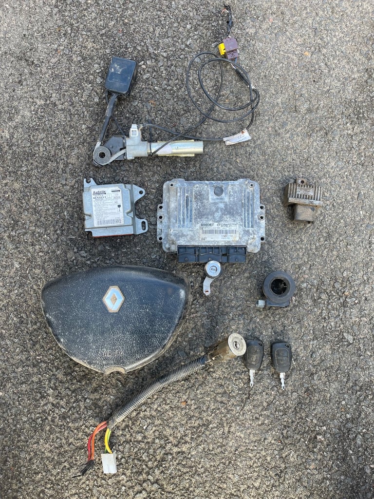Renault Master Mk2 2005 2500cc Diesel Airbag / Ecu/ keys / Seatbelt 