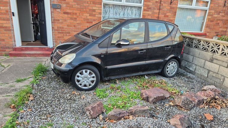 1.4 Mercedes A140 4 door black 