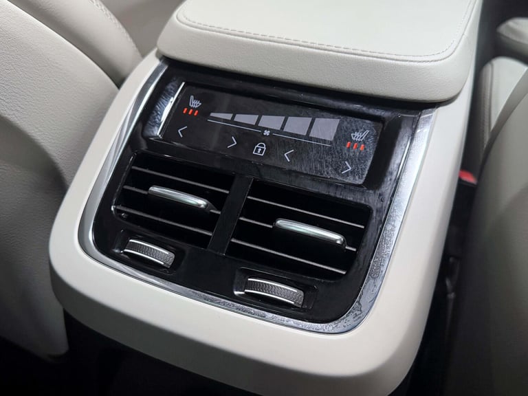 2021 Volvo XC90 recharge-inscription-pro T8 AWD (390 hp) Auto ESTATE Petrol/Electric Hybrid Autom...