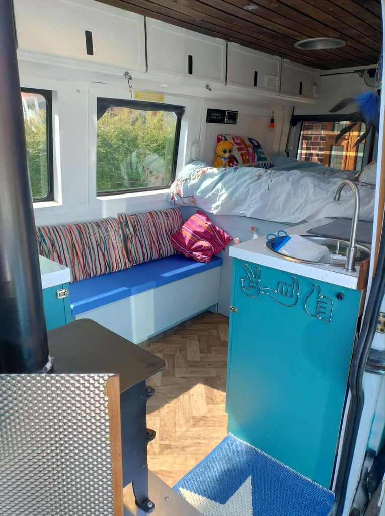 Renault MASTER 2002, Off Grid Campervan Conversion.