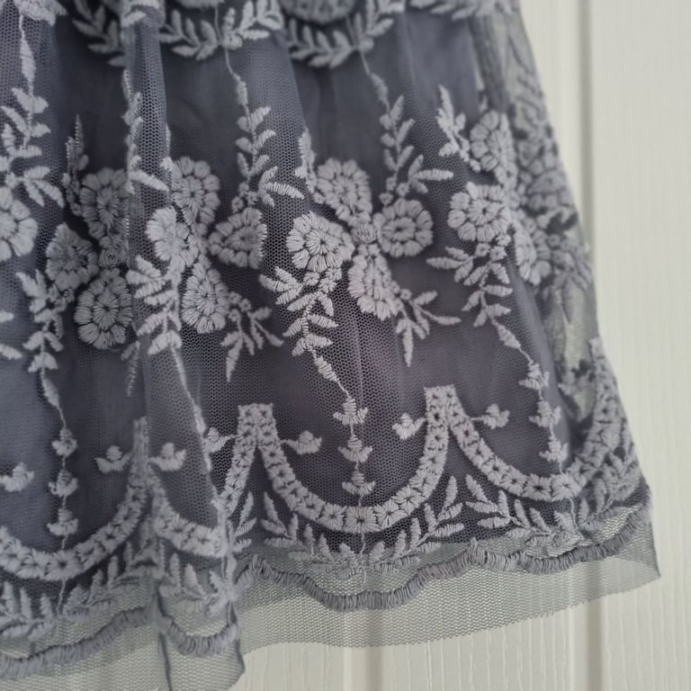 Next Girls Lace Lined Skirt. Ideal in Winter & Parties/Weddings Age 4-5 New.