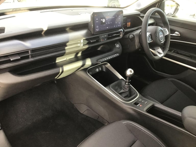 2025 Jeep Avenger Altitude 1.2 100hp Mt HATCHBACK Petrol Manual