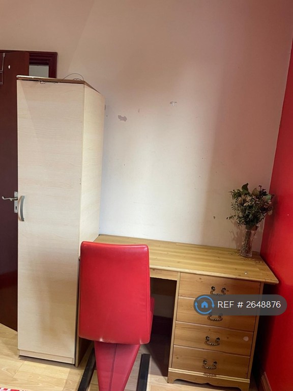 1 bedroom in Leyswood Drive, Greater London, IG2 (#2648876)