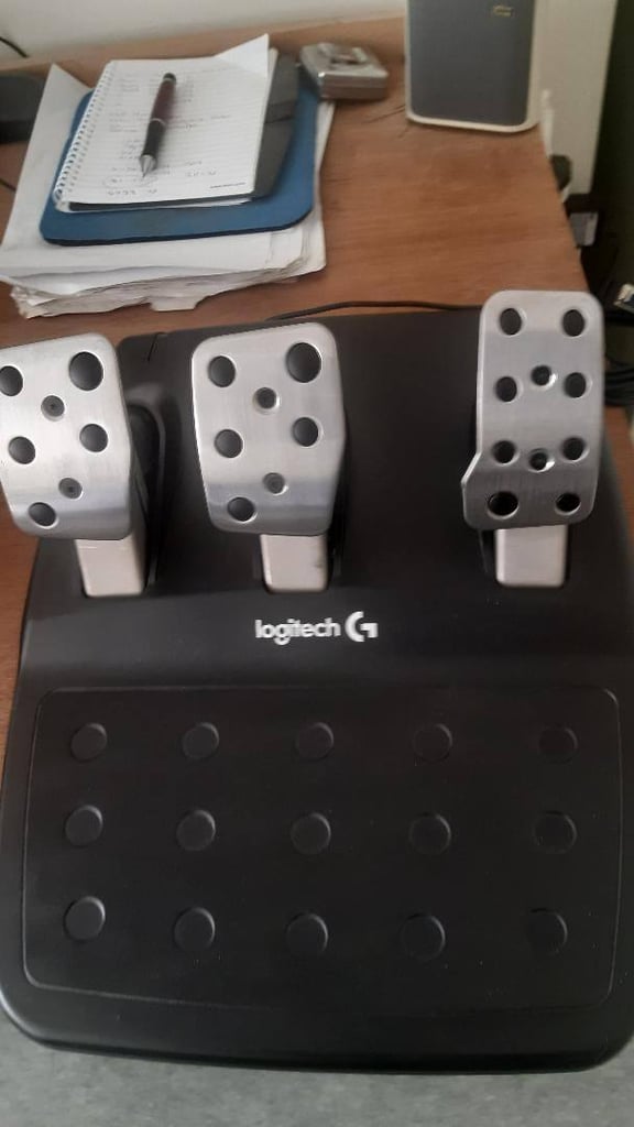 Logitech G29 racing wheel, pedels and gear shifter