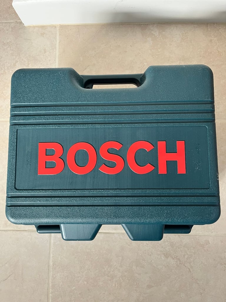 Bosch Professional 710W 240V 2.6mm Corded Electric Planer. 