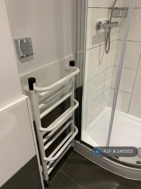 1 bedroom flat in Market Hill, Buckingham, MK18 (1 bed) (#2410553)