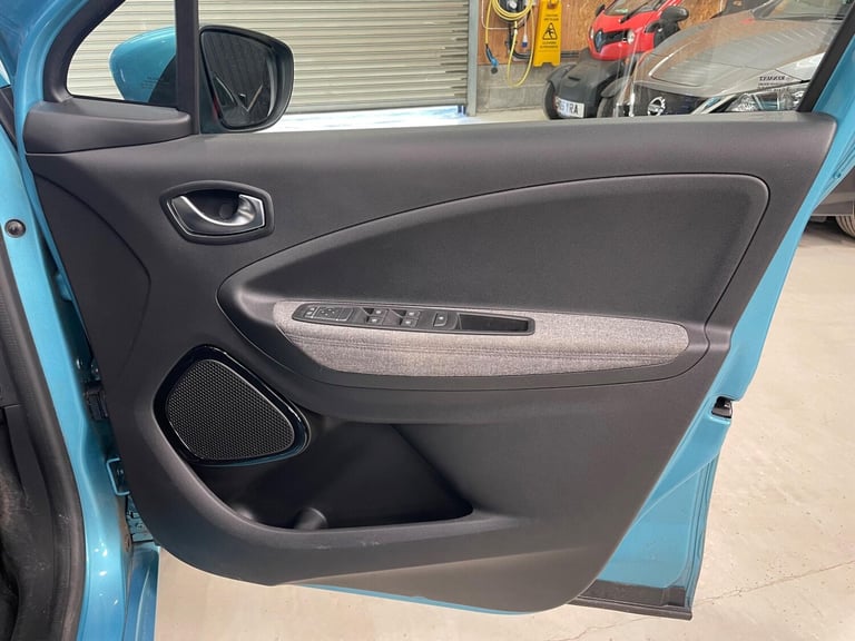 2020 Renault Zoe R135 52kWh Iconic Auto 5dr (i, Rapid Charge) HATCHBACK Electric Automatic