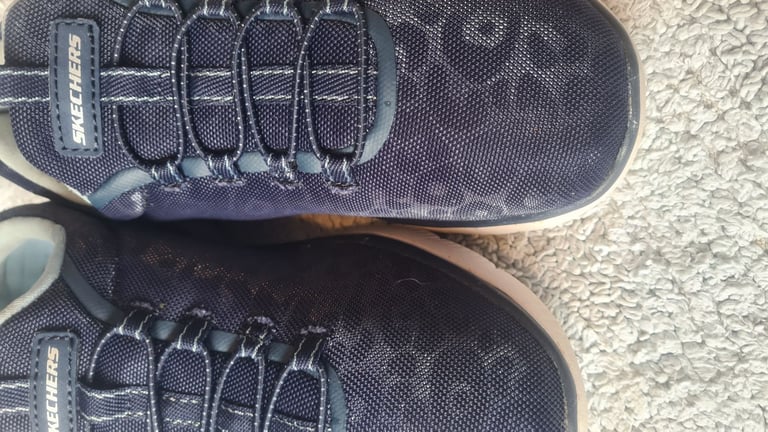 Skechers uk4 uber lightweight memory foam navy trainers, almost teo tone design 