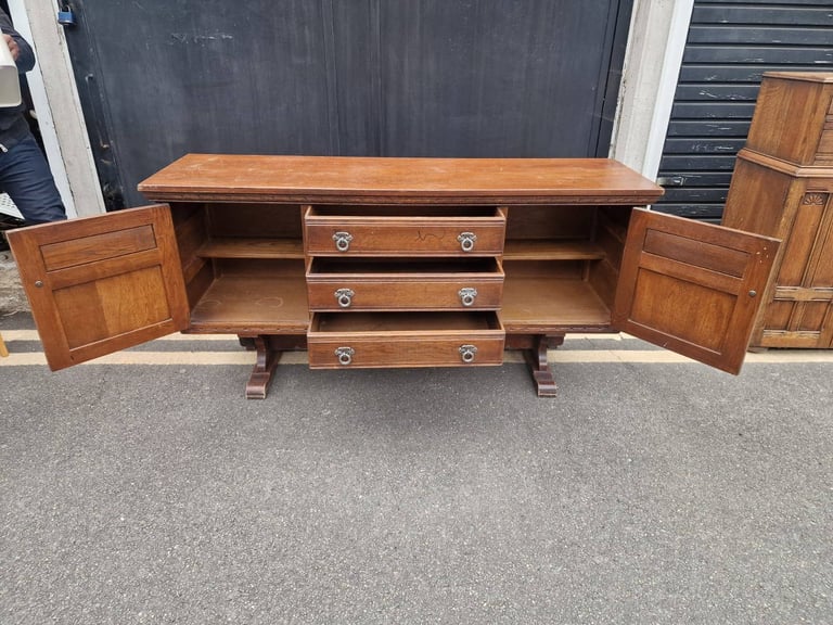 Oak sideboard/ chest of draws