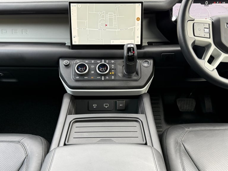 2022 Land Rover Defender 110 3.0 D300 MHEV HSE SUV 5dr Diesel Auto 4WD Euro 6 (s/s) (300 ps) ESTA...