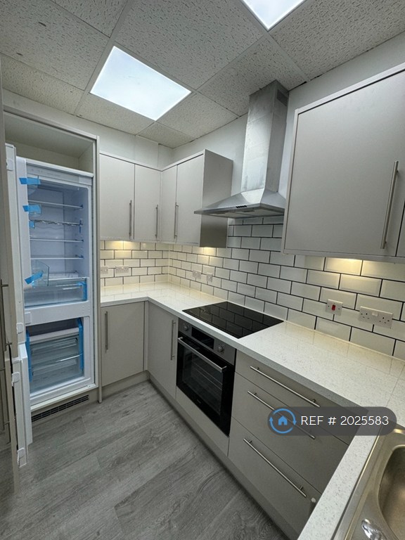 Studio flat in Cherry Orchard Road, Croydon, CR0 (#2025583)