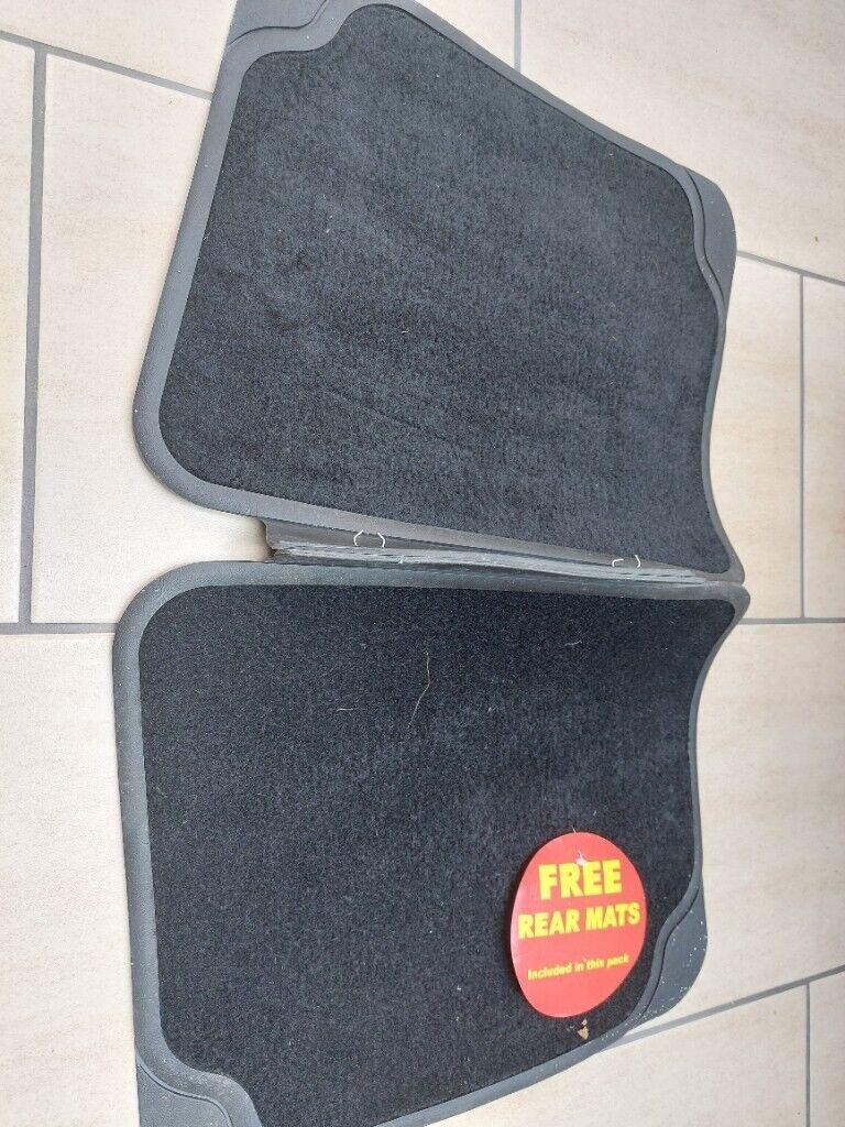Pair rear car mats unused