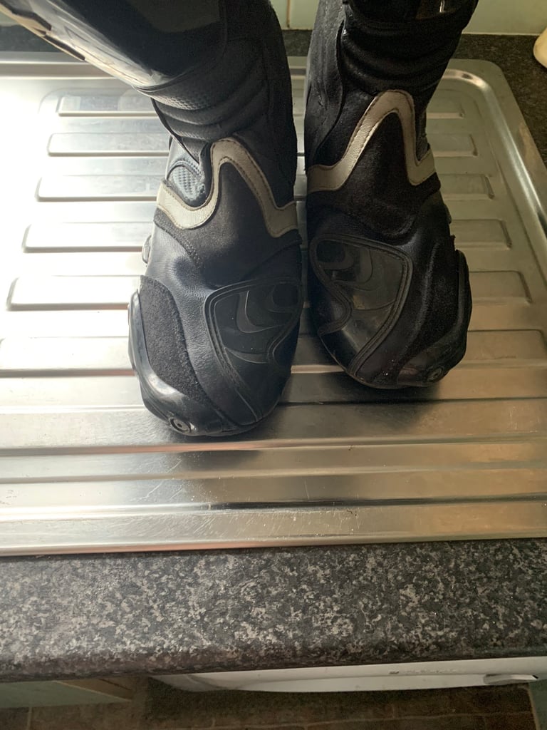 motorcycle boots 
