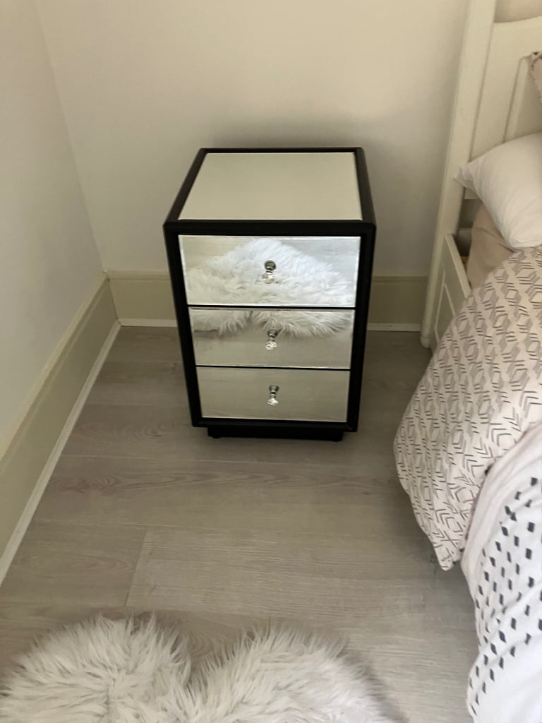 Bedside cabinet