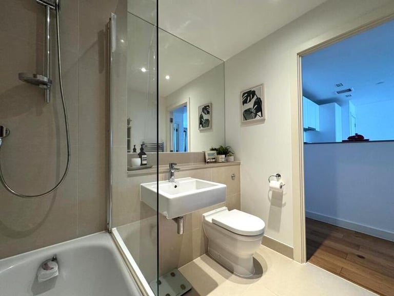 🏠 Lovely room available in Aldgate East