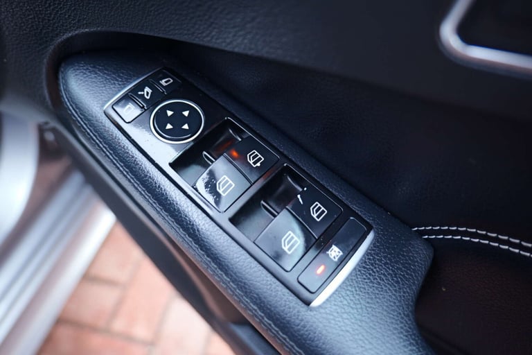 2015 Mercedes-Benz E Class 2.1 E220 AMG Line Bluetec Auto 4dr Saloon Diesel Automatic