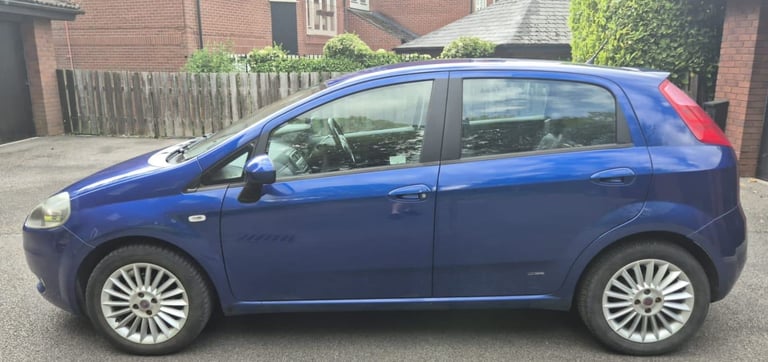 2009 Fiat Grande Punto GP - rare higher spec model - 1 previous owner + Low Miles- 1.4 Petrol Manual