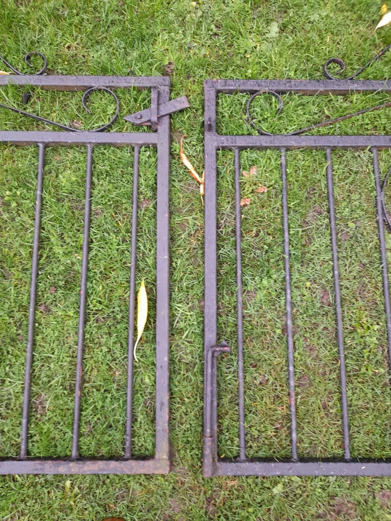 Metal  gates 