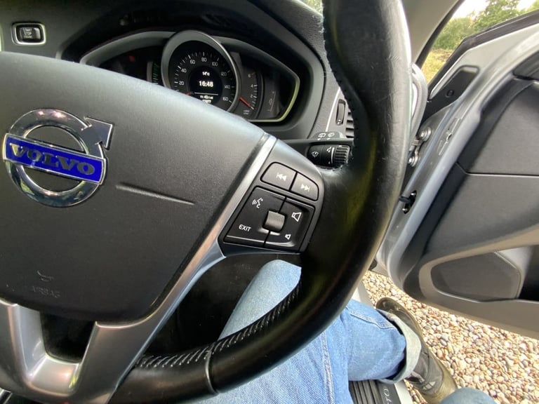 2014 Volvo V40 1.6 D2 SE Lux Nav Hatchback 5dr Diesel Manual Euro 5 (s/s) (115 ps) Hatchback Dies...