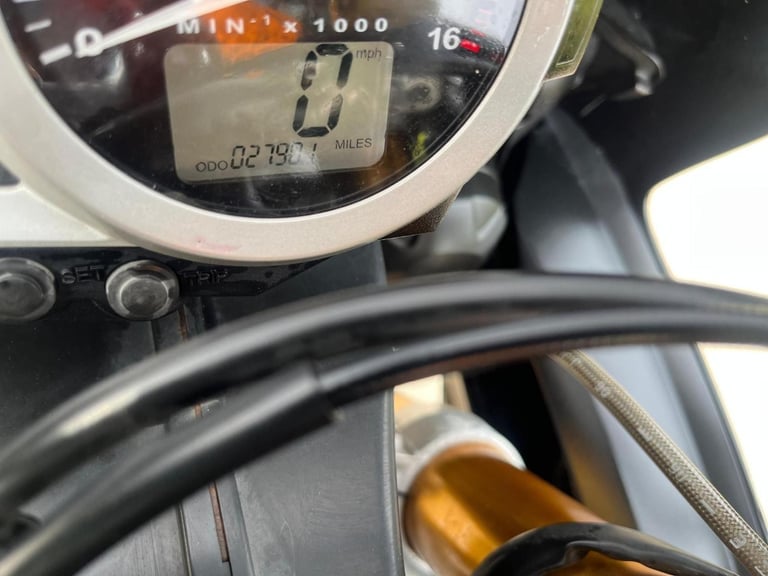 2007 07 TRIUMPH DAYTONA 675 SPORTS 600 WHITE NEW MOT SUPERSPORT TRIPLE BLACK