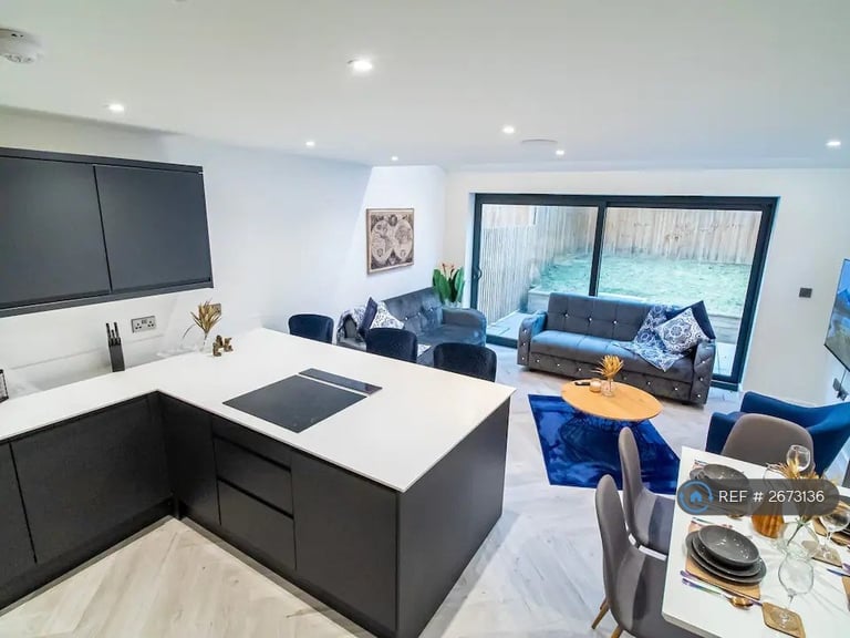 4 bedroom house in Cliff Oaks, Leeds, LS12 (4 bed) (#2673136)