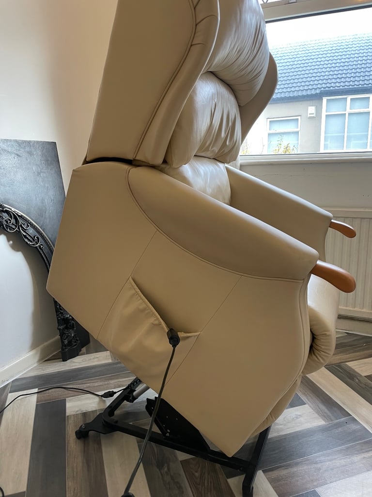 HSL Aysgarth Cream Leather Grand Dual Motor Riser Recliner Chair free local delivery 