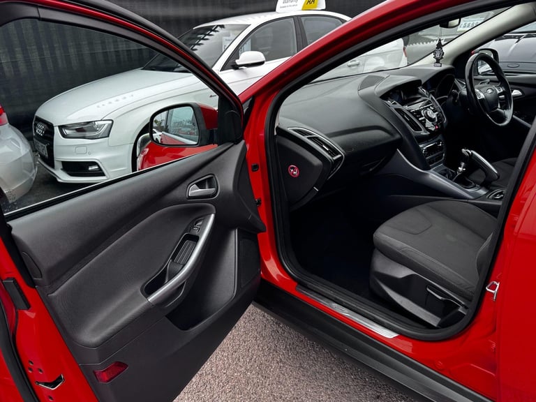 2011 Ford Focus 1.6 TDCi Titanium Euro 5 (s/s) 5dr HATCHBACK Diesel Manual