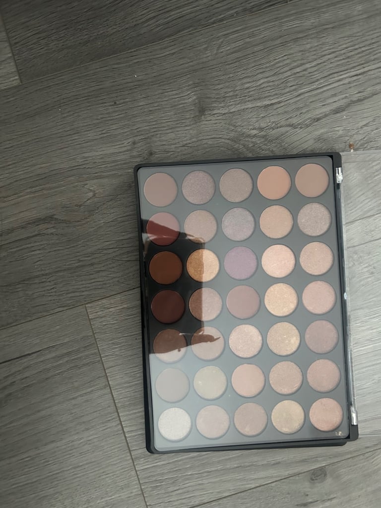 LaRoc Eyeshadow Palettes 